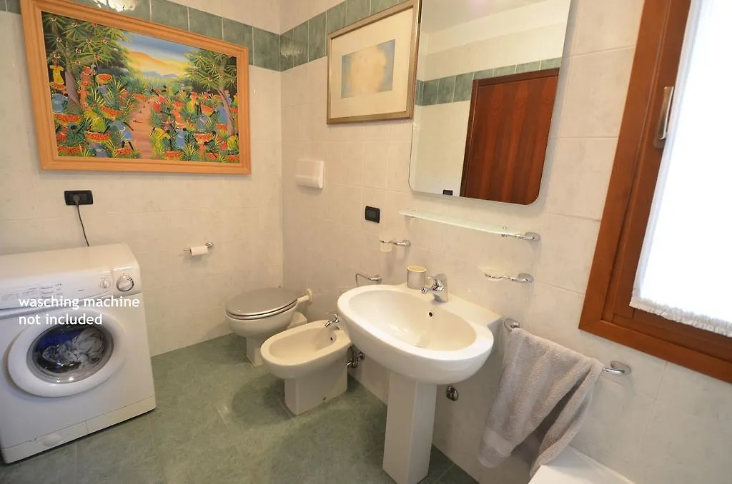 Apartment Private Park-15Mindowntown, 4 Pax, Aircond Italy